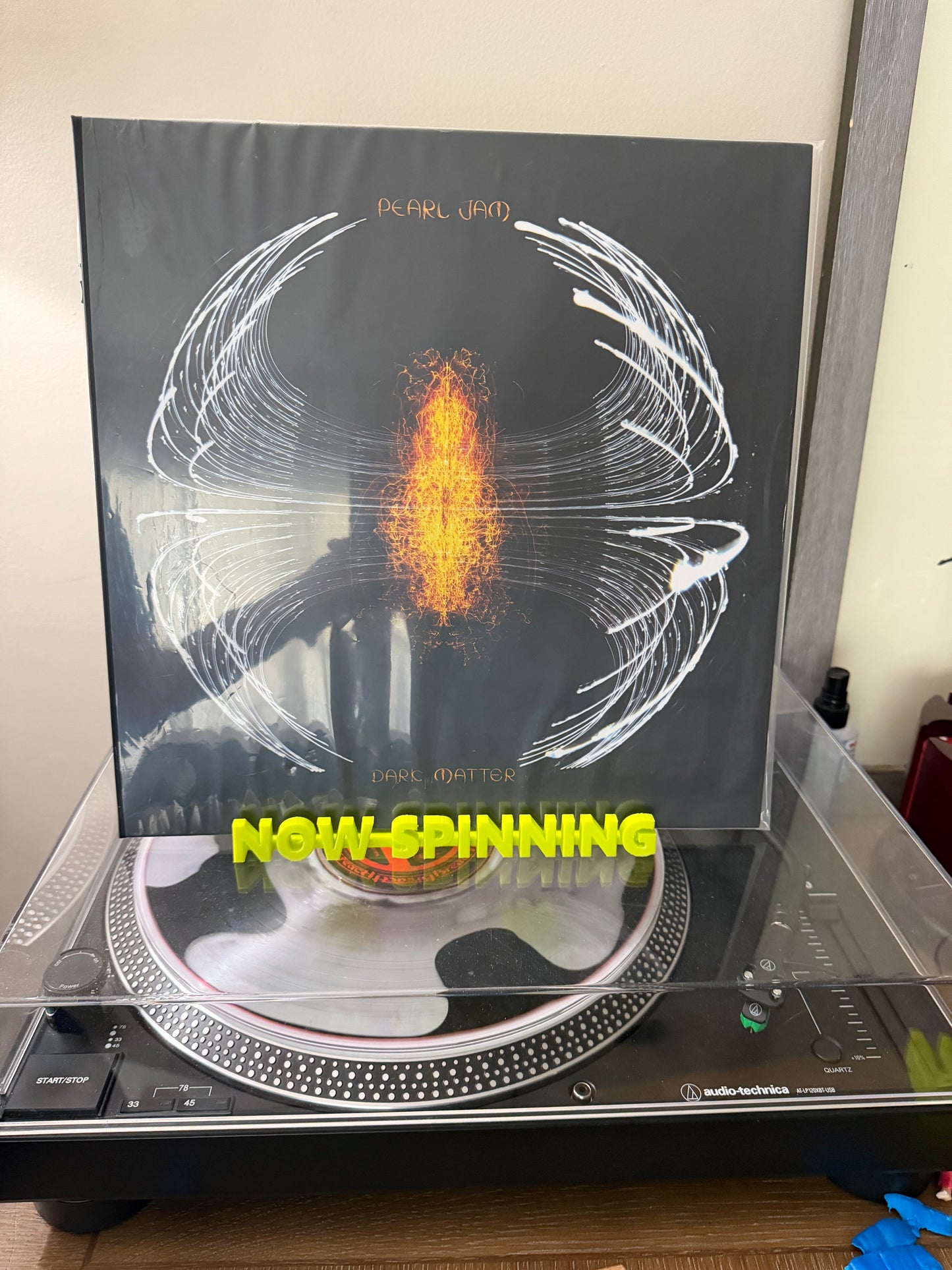NOW SPINNING desktop record holder