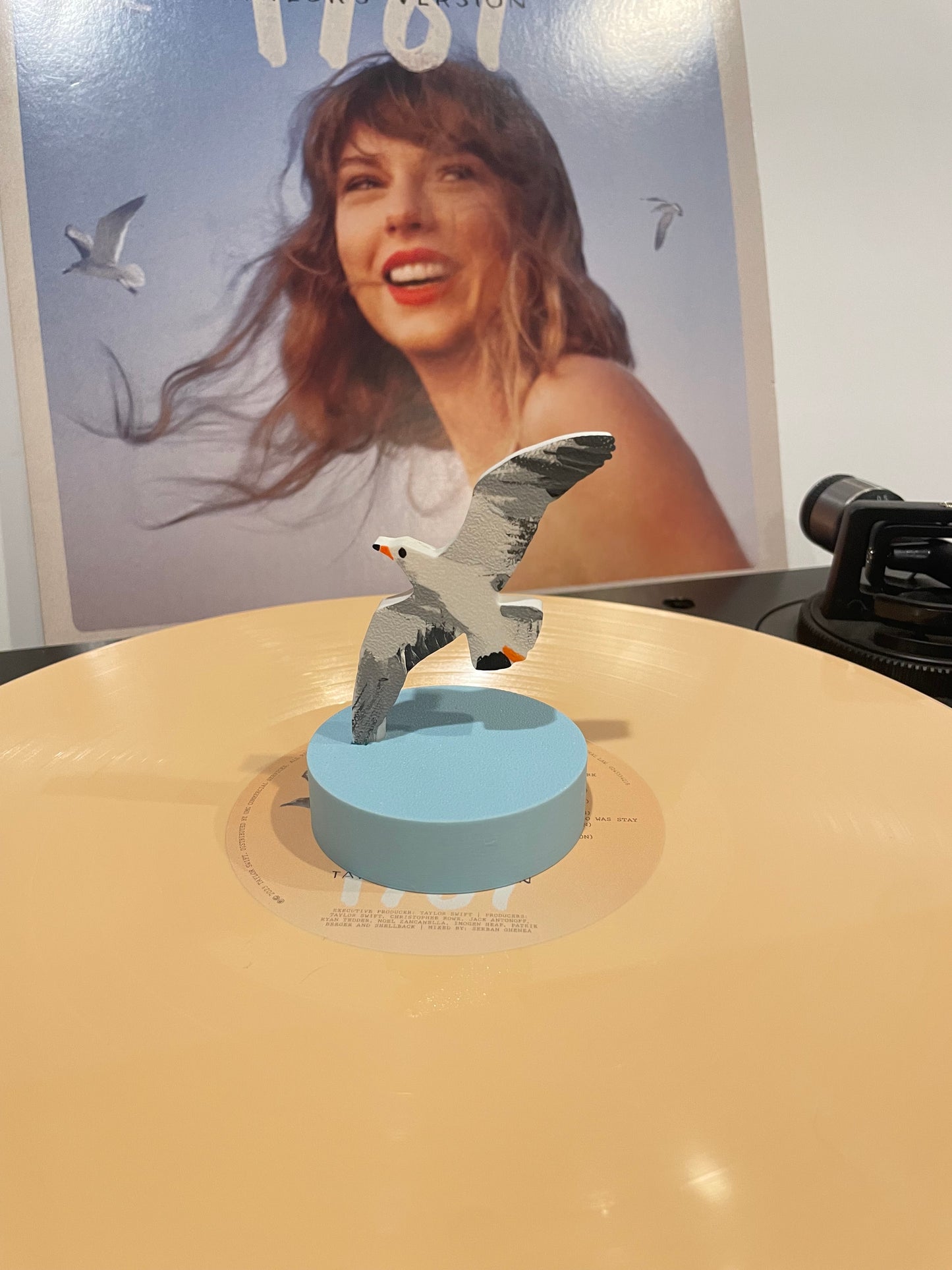 Seagull vinyl charm